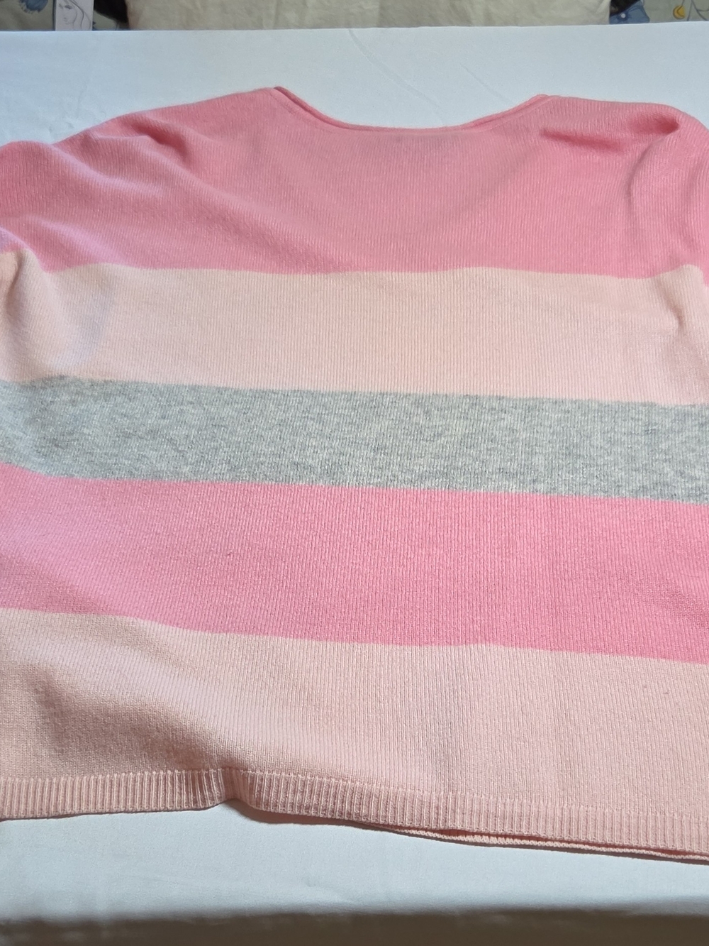 100% Cashmere Light Pink & Gray Striped V-Neck Collegate XLSweater - Picture 2 of 3